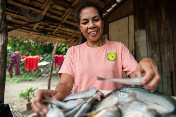 Joceyln cutting fish